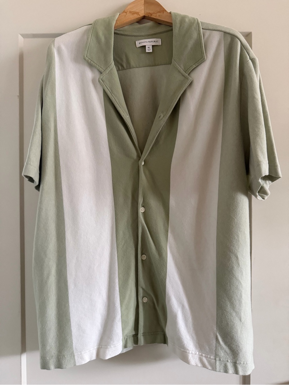 Banana Republic Two-Tone Sage Green & White Short-Sleeve Button Shirt